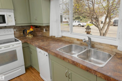 4615 54 Avenue, Barrhead, AB - Indoor Photo Showing Kitchen With Double Sink