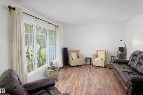 4615 54 Avenue, Barrhead, AB - Indoor Photo Showing Living Room