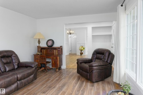 4615 54 Avenue, Barrhead, AB - Indoor Photo Showing Living Room