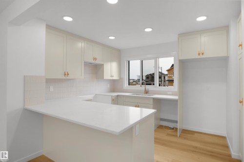 1312 9 Street Nw, Edmonton, AB - Indoor