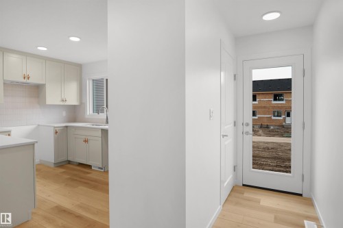 1312 9 Street Nw, Edmonton, AB - Indoor Photo Showing Kitchen