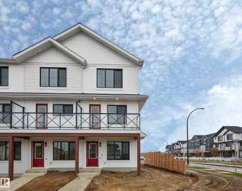 2032 MARQUIS Way  Edmonton, AB T5Y 4E7