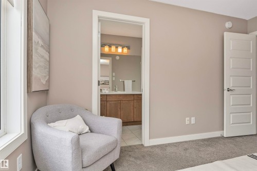 Neutral-toned wall with white trim and a five-panel interior door - 22124 85 Avenue, Edmonton, AB - Indoor
