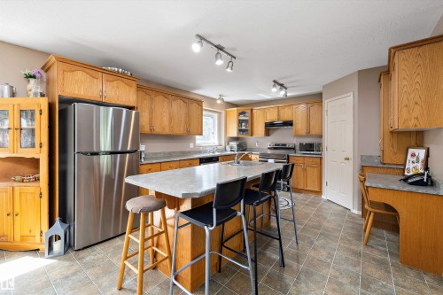 18 Harmony Crescent, Stony Plain, AB - Indoor Photo Showing Kitchen