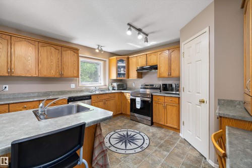 18 Harmony Crescent, Stony Plain, AB - Indoor Photo Showing Kitchen