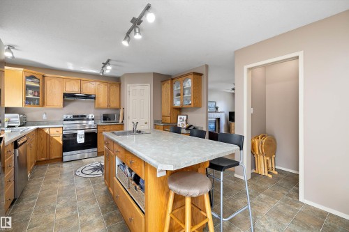 18 Harmony Crescent, Stony Plain, AB - Indoor Photo Showing Kitchen