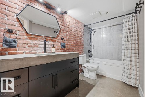 104 10330 104 Street, Edmonton, AB 