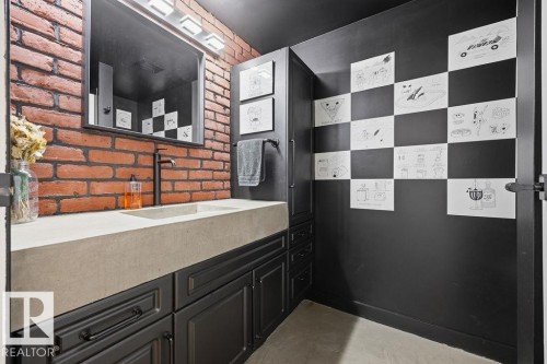 104 10330 104 Street, Edmonton, AB 