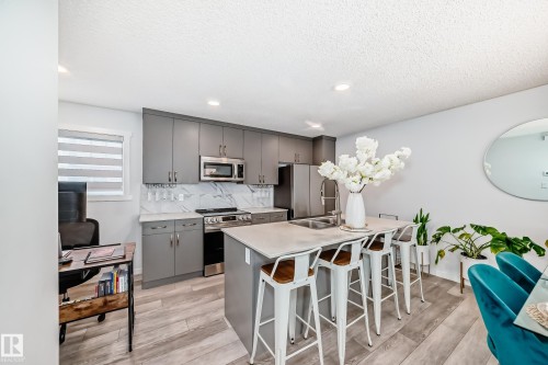 67 17832 78 Street, Edmonton, AB - Indoor Photo Showing Kitchen With Stainless Steel Kitchen