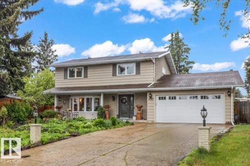 Two-story residence featuring light-colored siding and a bay window - 6720 29 Avenue, Edmonton, AB 
