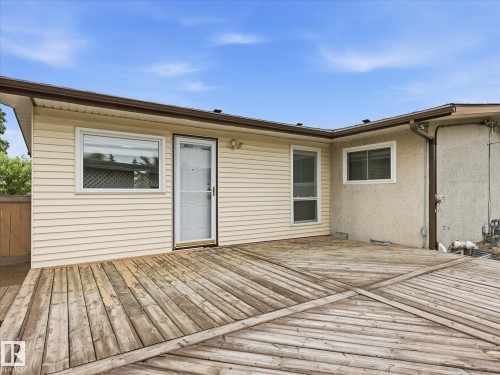 Expansive wood deck with a diagonal pattern - 13316 136 Avenue, Edmonton, AB 
