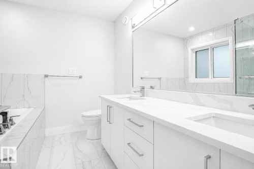 8731 154 Street, Edmonton, AB - Indoor Photo Showing Bathroom