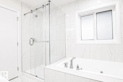 8731 154 Street, Edmonton, AB - Indoor Photo Showing Bathroom