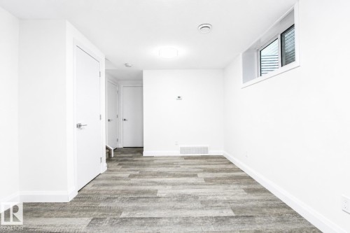 8731 154 Street, Edmonton, AB - Indoor Photo Showing Other Room