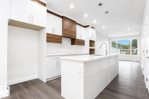 8731 154 Street, Edmonton, AB - Indoor Photo Showing Kitchen With Upgraded Kitchen