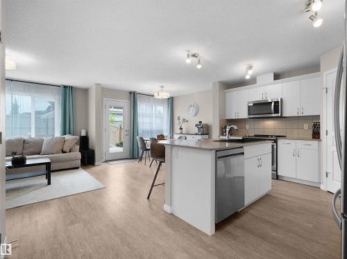 9008 Cooper Link Link, Edmonton, AB 