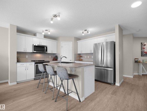 9008 Cooper Link Link, Edmonton, AB 