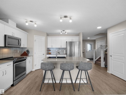9008 Cooper Link Link, Edmonton, AB 