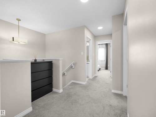 9008 Cooper Link Link, Edmonton, AB 