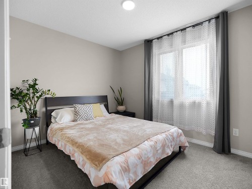 9008 Cooper Link Link, Edmonton, AB 