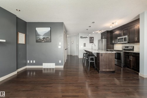 152 Radcliffe Wynd, Fort Saskatchewan, AB - Indoor Photo Showing Kitchen With Upgraded Kitchen