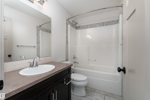 152 Radcliffe Wynd, Fort Saskatchewan, AB - Indoor Photo Showing Bathroom