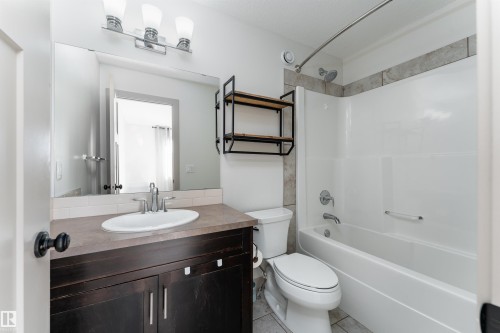 152 Radcliffe Wynd, Fort Saskatchewan, AB - Indoor Photo Showing Bathroom