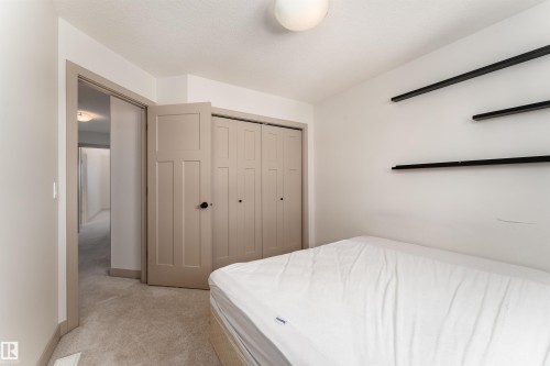 152 Radcliffe Wynd, Fort Saskatchewan, AB - Indoor Photo Showing Bedroom