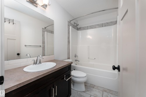 152 Radcliffe Wynd, Fort Saskatchewan, AB - Indoor Photo Showing Bathroom