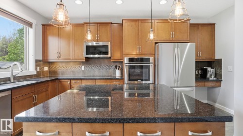 75 Rue Moreau, Beaumont, AB - Indoor Photo Showing Kitchen With Upgraded Kitchen