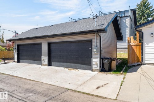 Detached two-car garage with asphalt shingle roof and horizontal siding - 8809 148 Street, Edmonton, AB - Outdoor