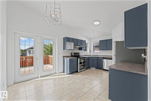 6715 165 Avenue, Edmonton, AB 