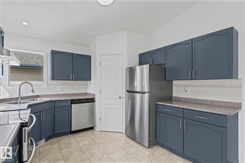 6715 165 Avenue, Edmonton, AB 