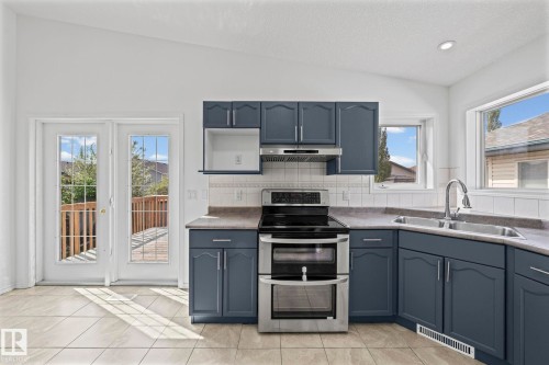6715 165 Avenue, Edmonton, AB 