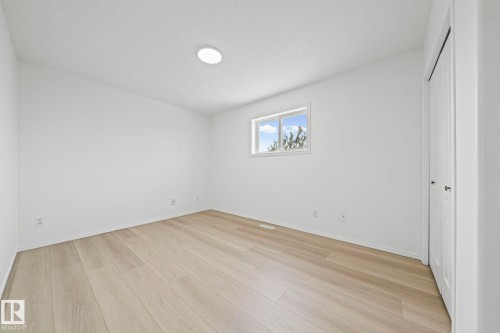 6715 165 Avenue, Edmonton, AB 