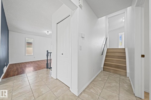6715 165 Avenue, Edmonton, AB 