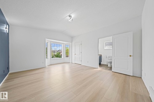 6715 165 Avenue, Edmonton, AB 