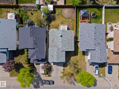 6715 165 Avenue, Edmonton, AB 