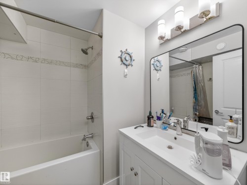 17 Amesbury Wynd, Sherwood Park, AB 