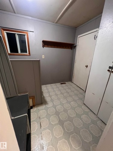 Image quality insufficient for description - 69 Railway Avenue, Star, AB 