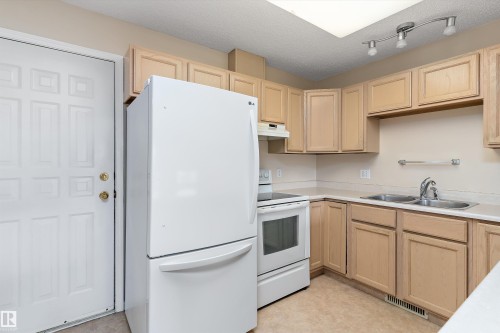 27 13217 155 Avenue, Edmonton, AB - Indoor Photo Showing Kitchen With Double Sink