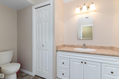 27 13217 155 Avenue, Edmonton, AB - Indoor Photo Showing Bathroom