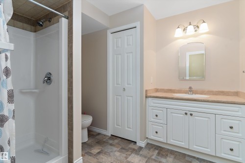 27 13217 155 Avenue, Edmonton, AB - Indoor Photo Showing Bathroom