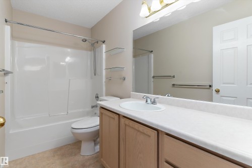 27 13217 155 Avenue, Edmonton, AB - Indoor Photo Showing Bathroom