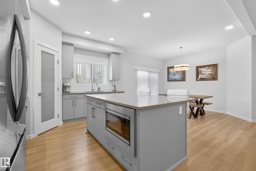 167 Catria Point(E), Sherwood Park, AB - Indoor Photo Showing Kitchen With Upgraded Kitchen