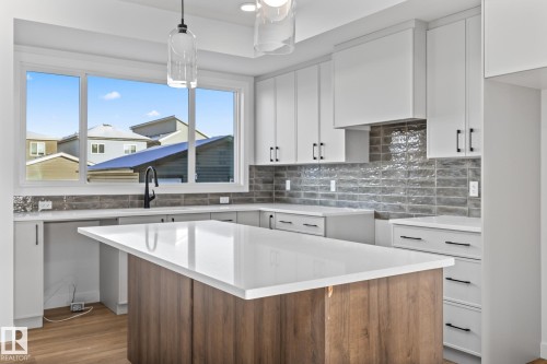 206 Starling Way, Fort Saskatchewan, AB - Indoor Photo Showing Kitchen With Upgraded Kitchen
