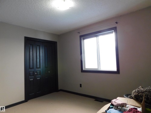 1239 Mckinney Crest, Edmonton, AB - Indoor Photo Showing Bedroom