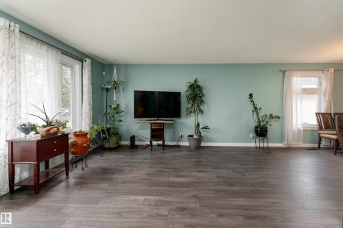 8011 44 Avenue, Edmonton, AB 