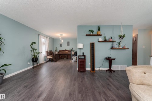 8011 44 Avenue, Edmonton, AB 