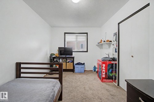 Bedroom with neutral carpeting and white walls - 242 Northmount Drive, Wetaskiwin, AB 